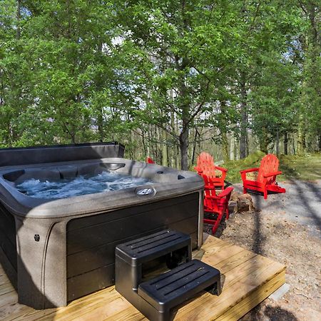 Amazing Views, Hot Tub, Fire Pit, Deck & Fireplace Inwood Zewnętrze zdjęcie