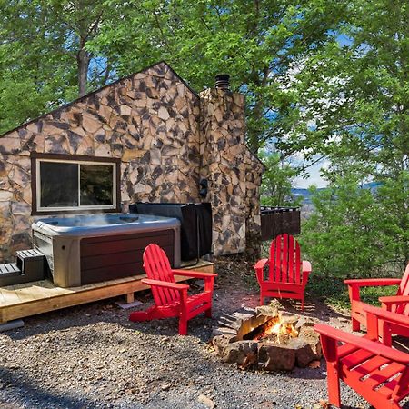 Amazing Views, Hot Tub, Fire Pit, Deck & Fireplace Inwood Zewnętrze zdjęcie