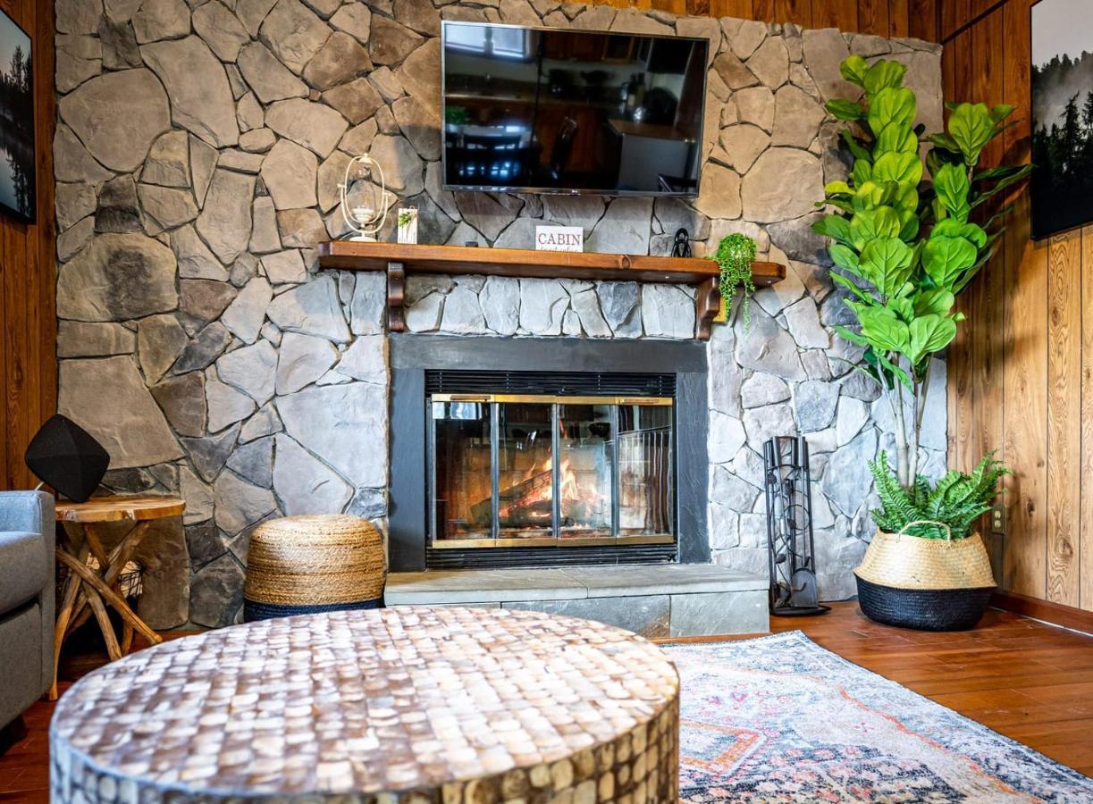 Amazing Views, Hot Tub, Fire Pit, Deck & Fireplace Inwood Zewnętrze zdjęcie