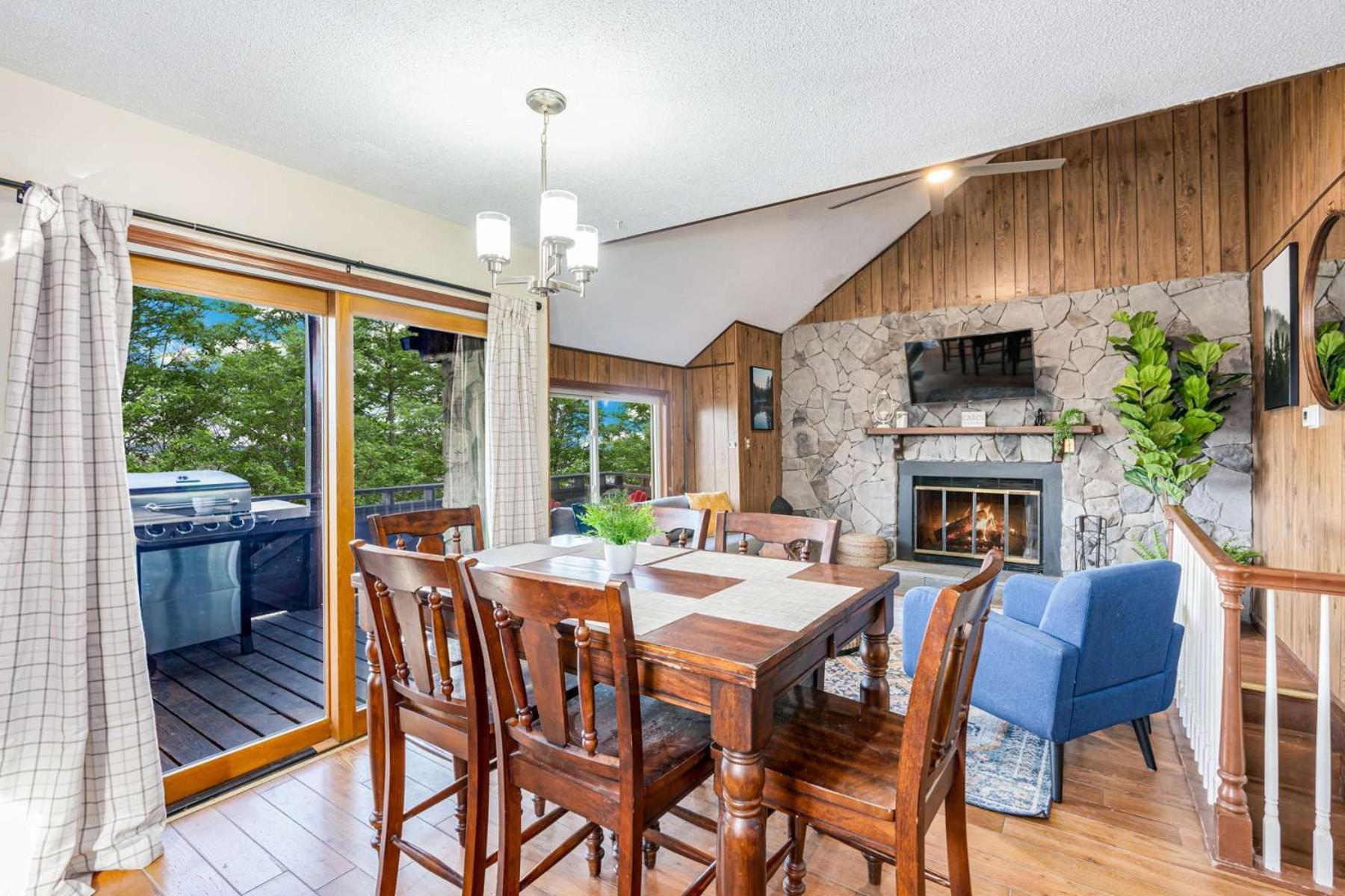 Amazing Views, Hot Tub, Fire Pit, Deck & Fireplace Inwood Zewnętrze zdjęcie